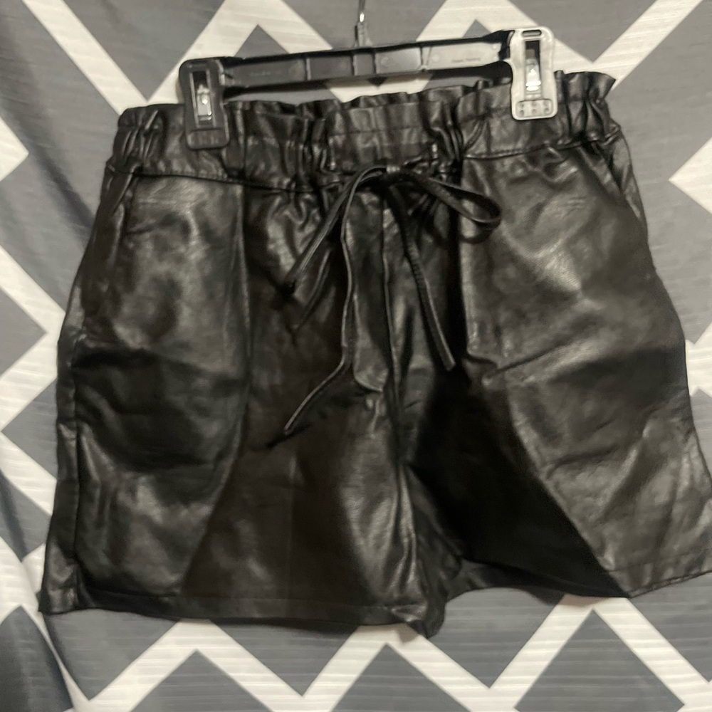 Boohoo Black High Waist faux Leather Shorts size 8 - Picture 6 of 7